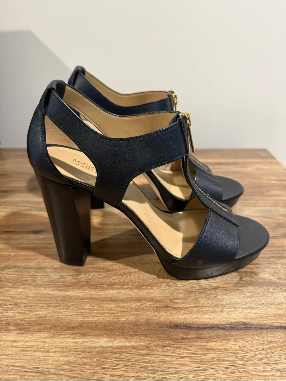 Michael Kors Black T-Strap Platform Block Heel Sandals Women’s 9 Gold Zip